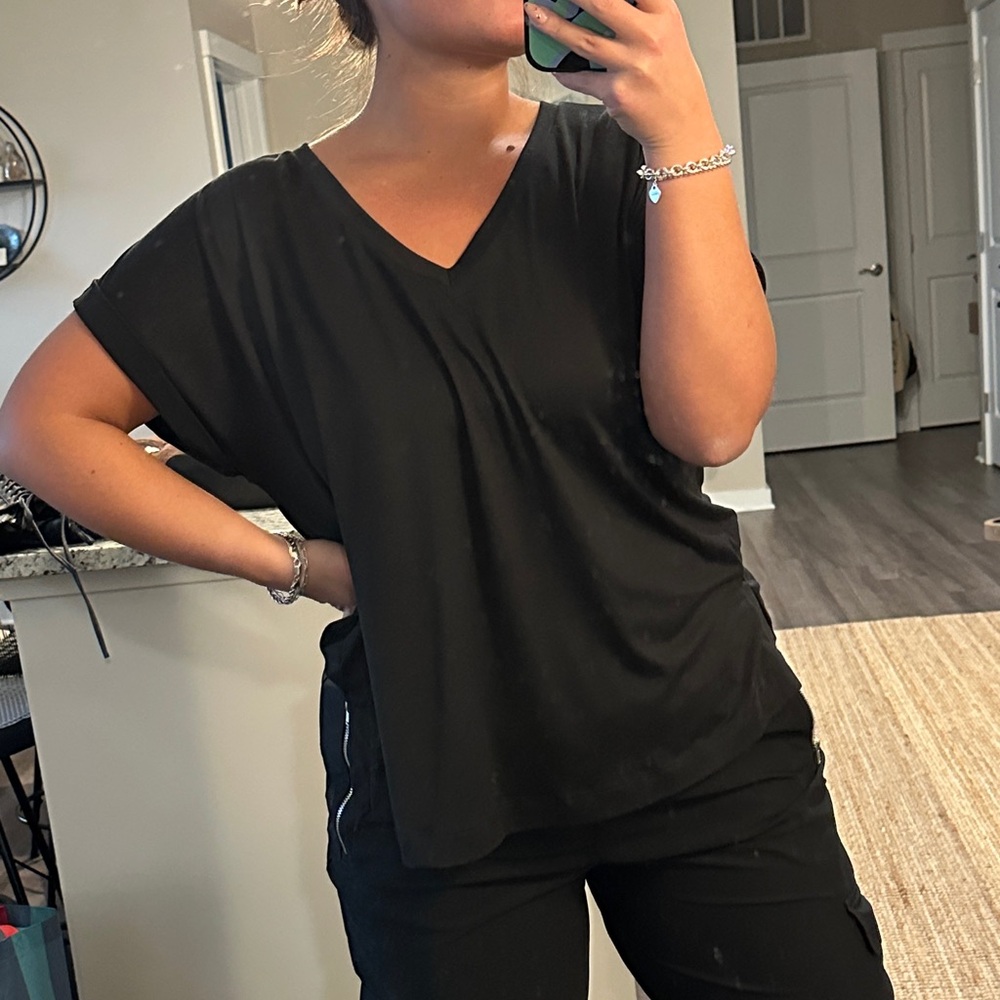 NWOT Versona Women's Black V-Neck Top